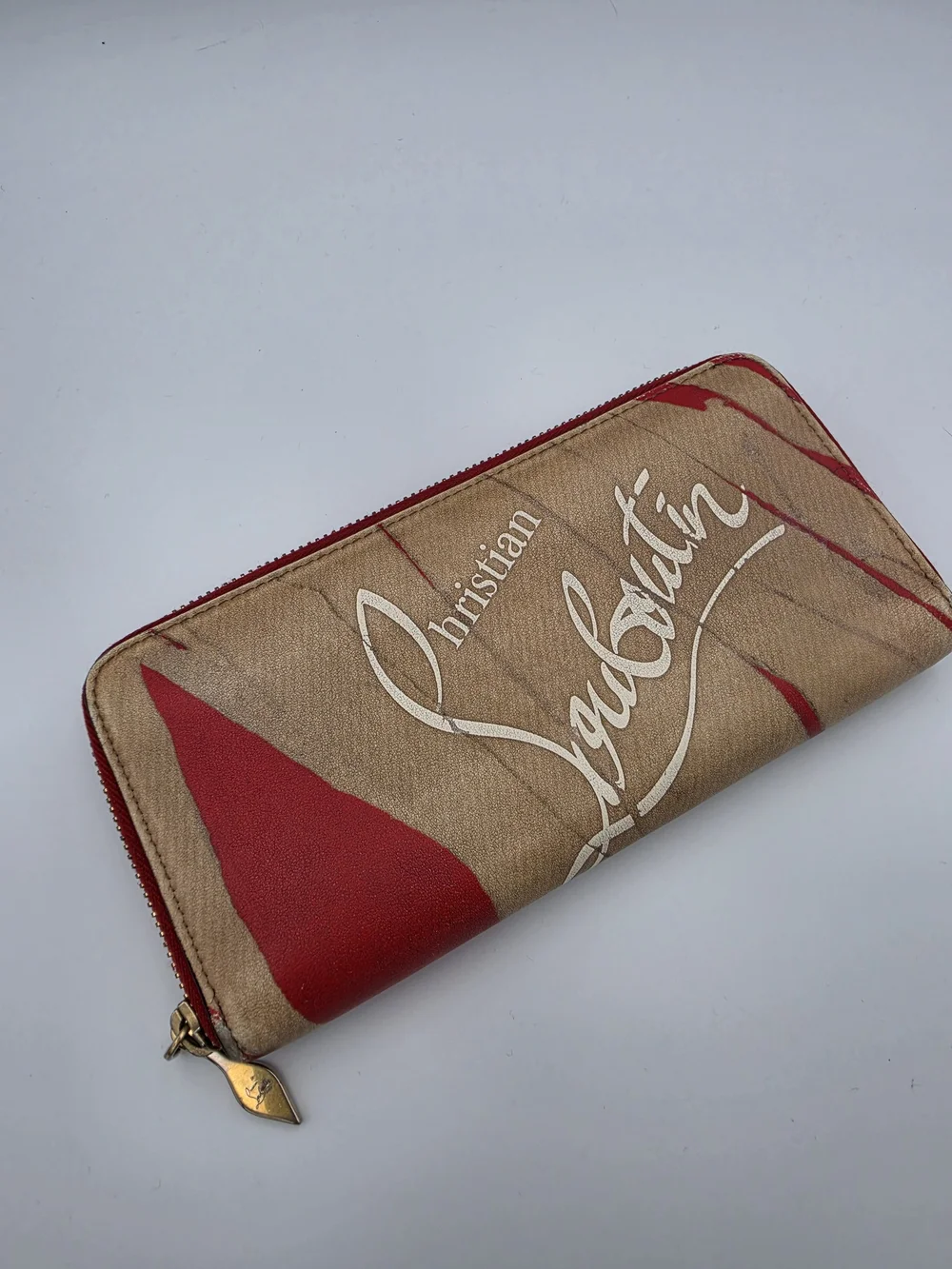 Christian Louboutin Red/Tan Panettone Wallet Featuring The Kraft Loubi COA(EUC)✨